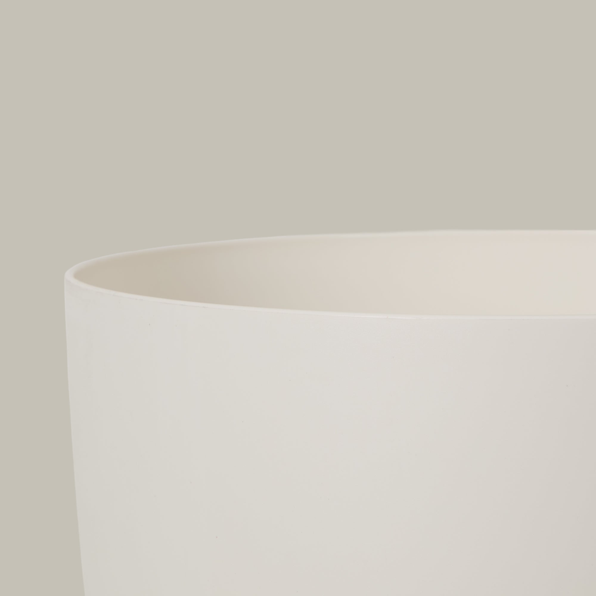 Elho Curved Plant Pot in White